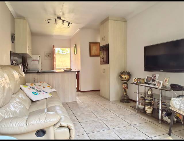 2 BEDROOM TOWNHOUSE FOR SALE IN DOUGLASDALE